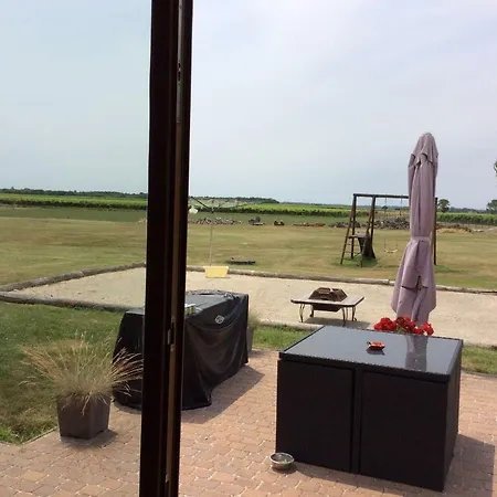 Poppy's Paradise Bed & Breakfast Bréville